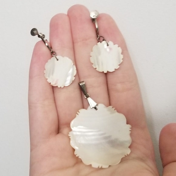 Beauties: vtg mother of pearl earrings & pendant, VGUC - Picture 10 of 11